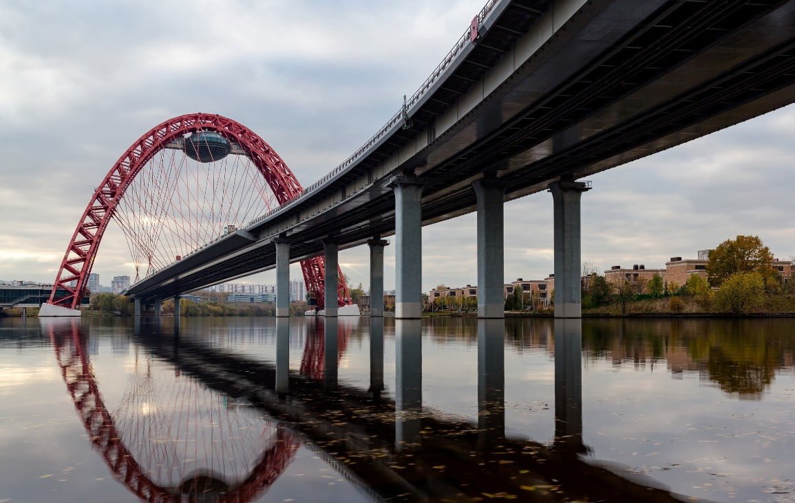 Живописный мост осенью Москва