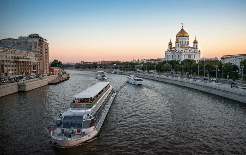 Экскурсия на панорамном теплоходе River Palace по Москве-реке