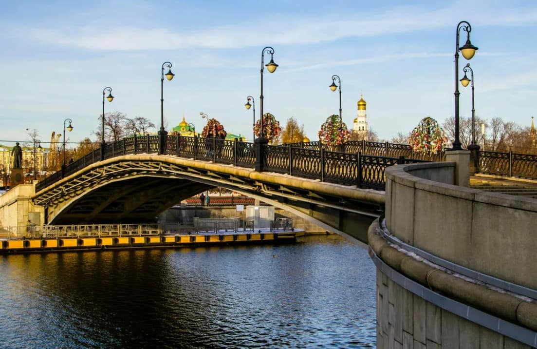Лужков мост в Москве